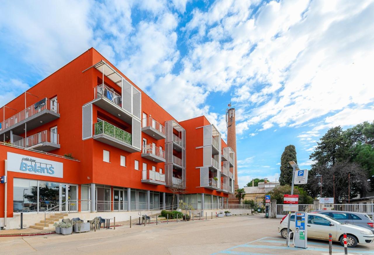 Apartment Ares 13 In Umag Center Bagian luar foto